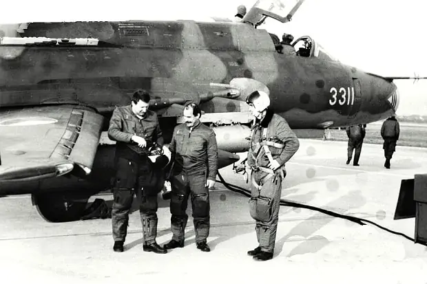 Piloti pplk. Hendrych a mjr. Pornecký u SU-22. Piloti pplk. Hendrych a mjr. Pornecký u SU-22.