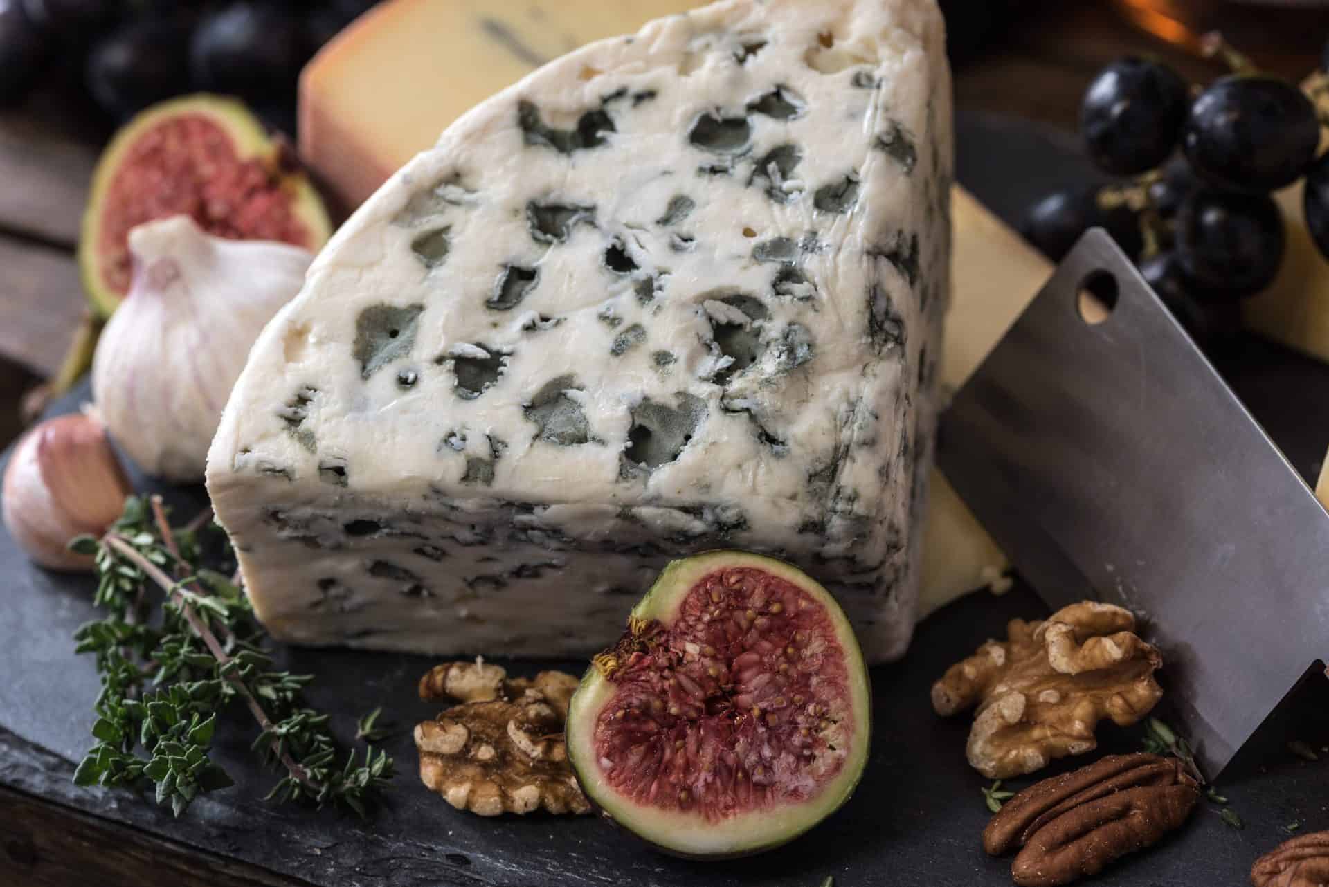 Jak poznat zkažený plísňový sýr?