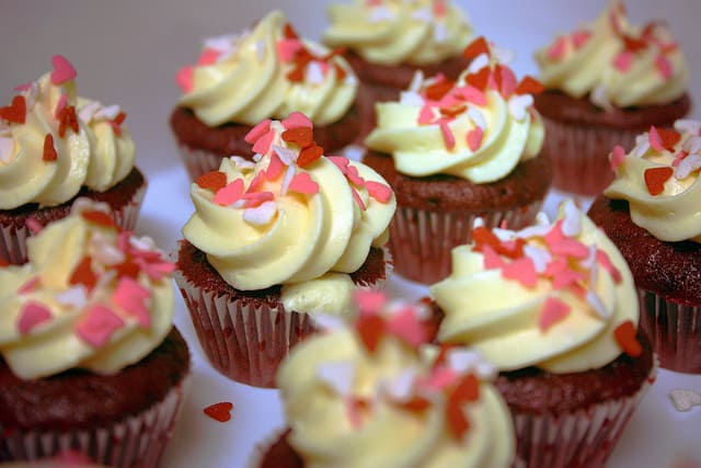 Cupcakes na Valentýna jistě potěší.