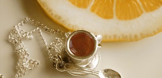 Nebojte se pro lepší efekt hennu zalít černým čajem a přidat citron nebo pomeranč.