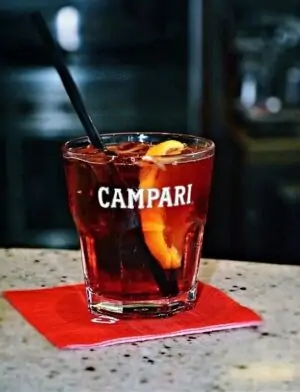 Campari koktejl