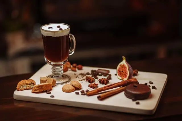 Horké alkoholické koktejly