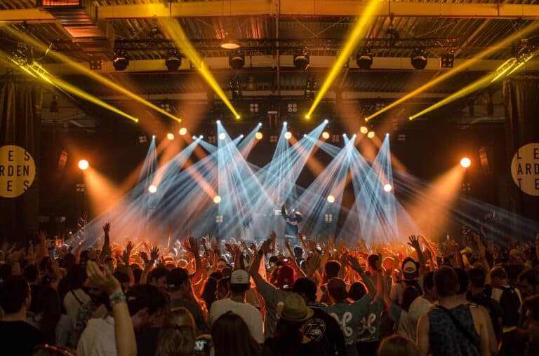 Příznivci letních festivalů se mohou těšit na novou akci s názvem SodaPop. Kopíruje současné trendy, dává prostor hudebníkům populárním na TikToku a fanouškům možnost podílet se na organizaci.